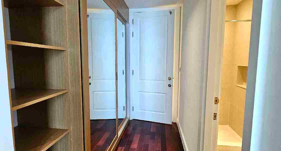 For rent 4 bedrooms condo in Pathum Wan, Bangkok