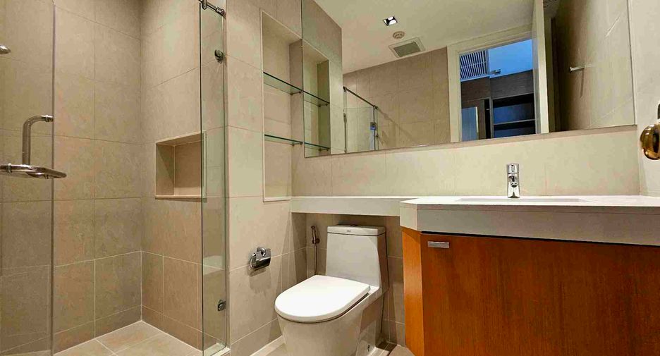 For rent 4 bedrooms condo in Pathum Wan, Bangkok