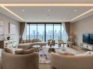 Wohnung zur Miete und zum Kauf mit 5 Zimmer in Pathum Wan, Bangkok