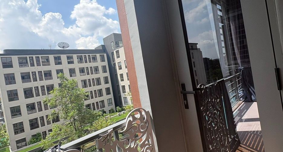 For sale 2 bedrooms condo in Watthana, Bangkok