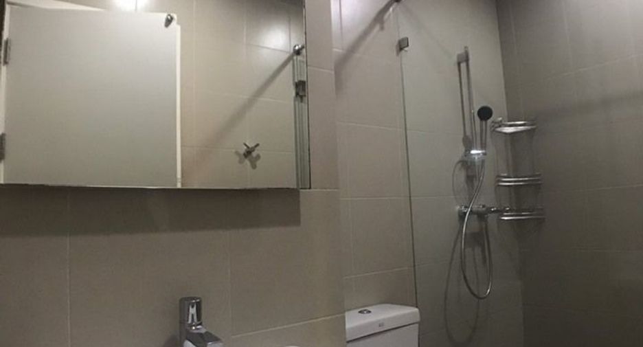 For rent 2 bedrooms condo in Khlong San, Bangkok
