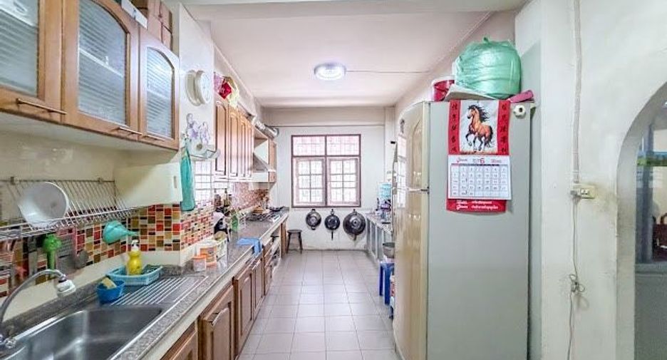 Gewerbefläche zum Kauf mit 6 Zimmer in Thon Buri, Bangkok