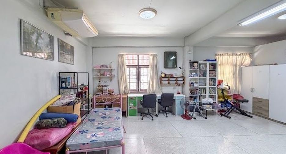 Gewerbefläche zum Kauf mit 6 Zimmer in Thon Buri, Bangkok