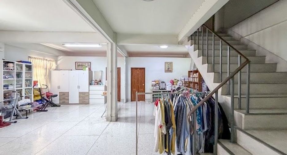 Gewerbefläche zum Kauf mit 6 Zimmer in Thon Buri, Bangkok