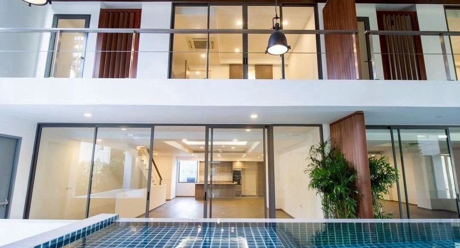 À vendre 2 chambres condo à Watthana, Bangkok