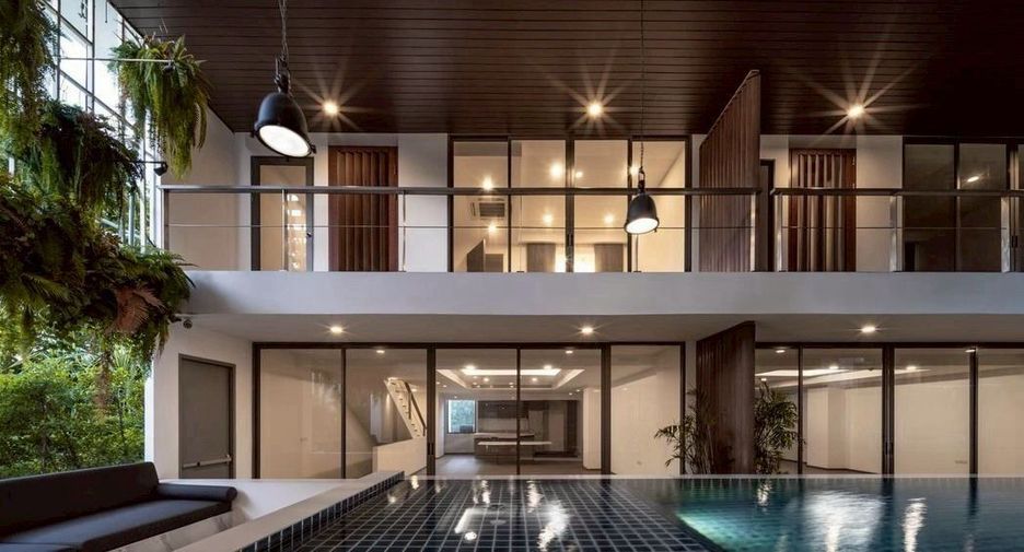 À vendre 2 chambres condo à Watthana, Bangkok