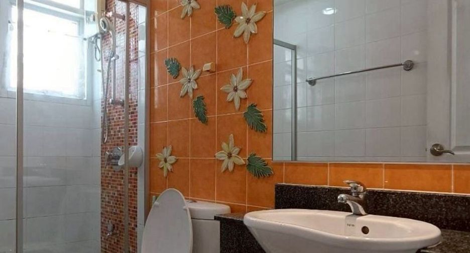 Аренда 2 спальни кондо в Пхра Кханонг, Бангкок