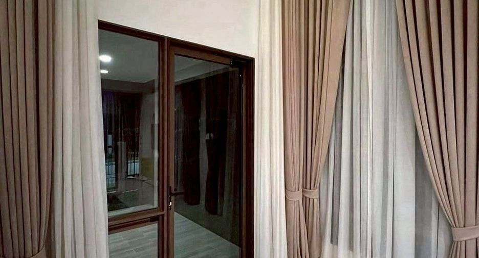 For rent 4 bedrooms house in Bang Kapi, Bangkok