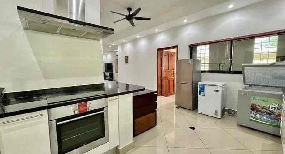 For sale 3 bedrooms villa in Jomtien, Pattaya