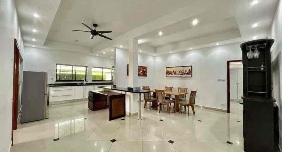 For sale 3 bedrooms villa in Jomtien, Pattaya