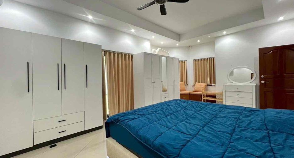 For sale 3 bedrooms villa in Jomtien, Pattaya