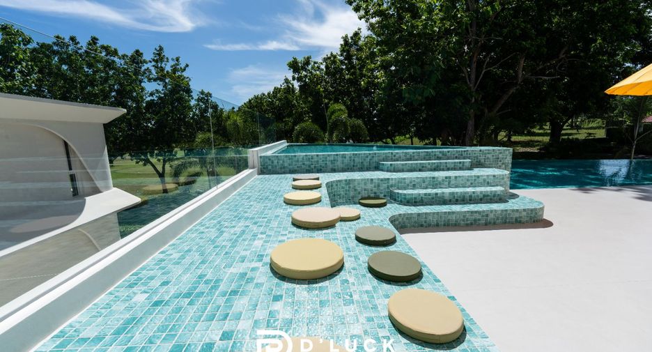 À vendre 6 chambres villa à Huay Yai, Pattaya