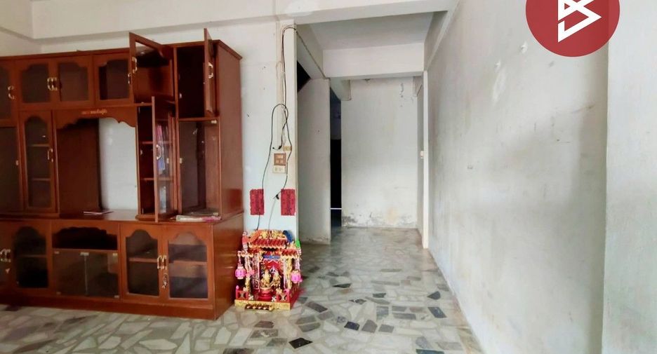 Reihenhaus zum Kauf mit 2 Zimmer in Mueang Uttaradit, Uttaradit