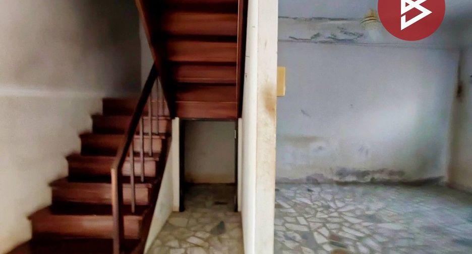 Reihenhaus zum Kauf mit 2 Zimmer in Mueang Uttaradit, Uttaradit
