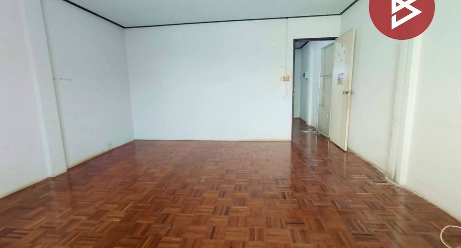 Reihenhaus zum Kauf mit 2 Zimmer in Mueang Uttaradit, Uttaradit