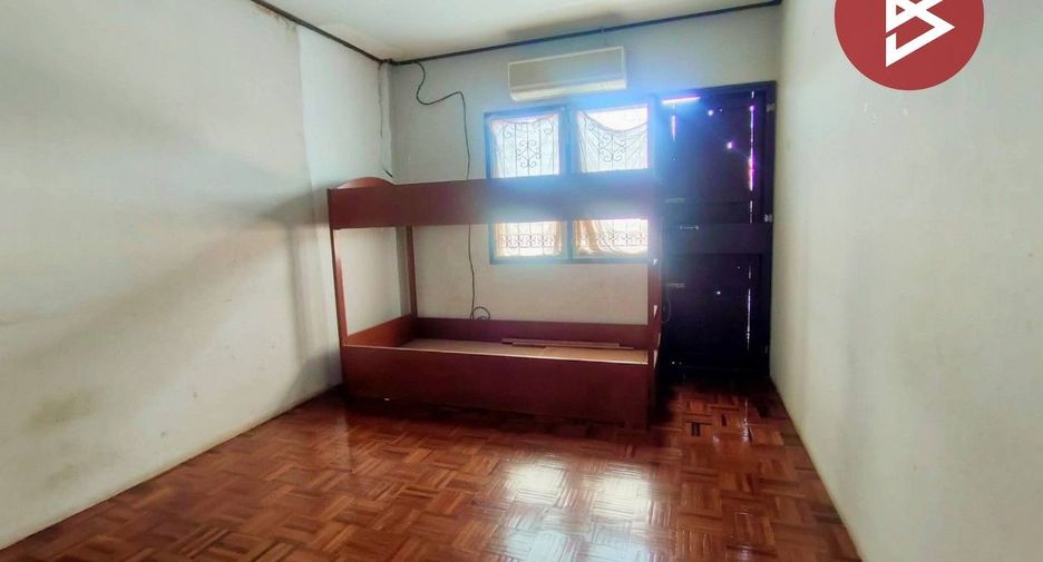 Reihenhaus zum Kauf mit 2 Zimmer in Mueang Uttaradit, Uttaradit