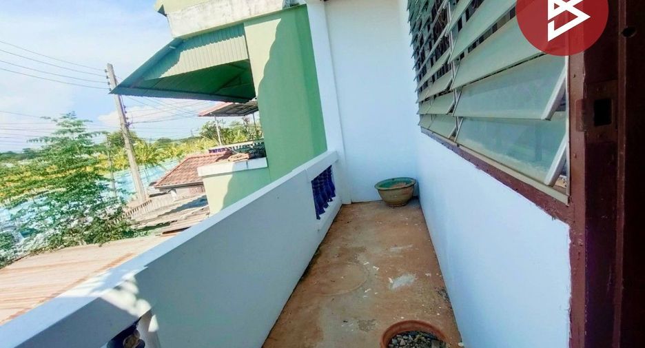 Reihenhaus zum Kauf mit 2 Zimmer in Mueang Uttaradit, Uttaradit