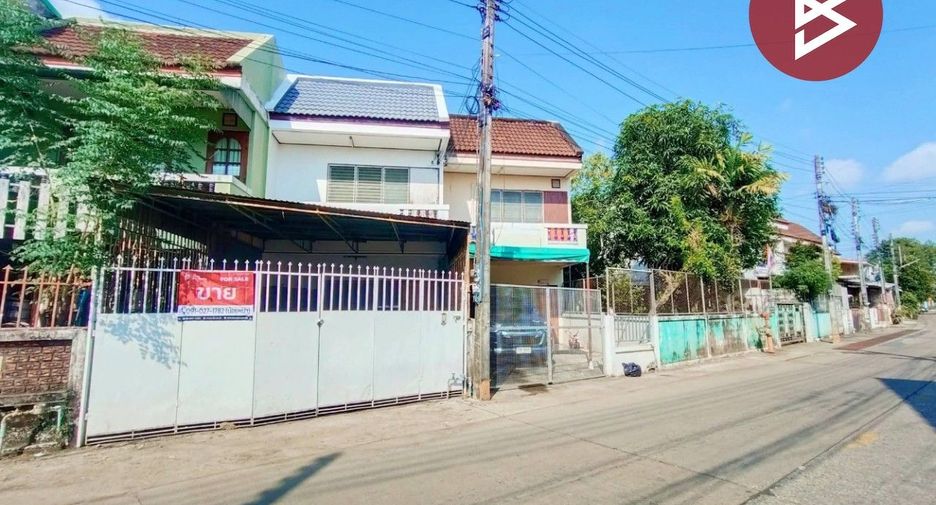 Reihenhaus zum Kauf mit 2 Zimmer in Mueang Uttaradit, Uttaradit