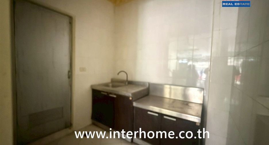 For sale 3 bedrooms retail Space in Phra Khanong, Bangkok