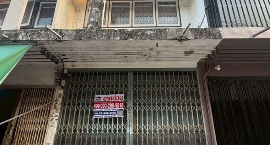 For sale 3 bedrooms retail Space in Phra Khanong, Bangkok