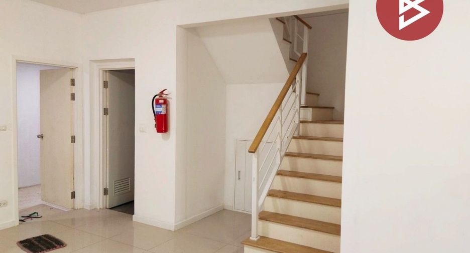 For sale 3 bedrooms townhouse in Mueang Samut Sakhon, Samut Sakhon