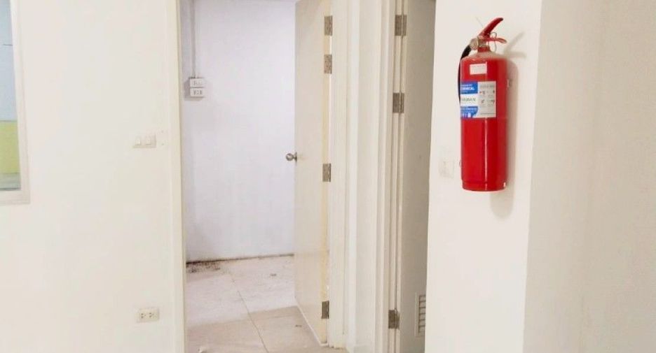 For sale 3 bedrooms townhouse in Mueang Samut Sakhon, Samut Sakhon