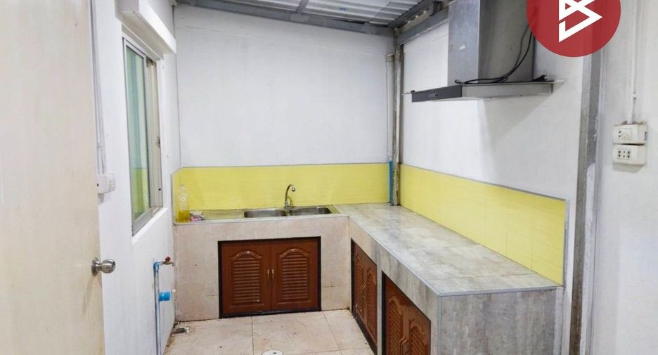 For sale 3 bedrooms townhouse in Mueang Samut Sakhon, Samut Sakhon