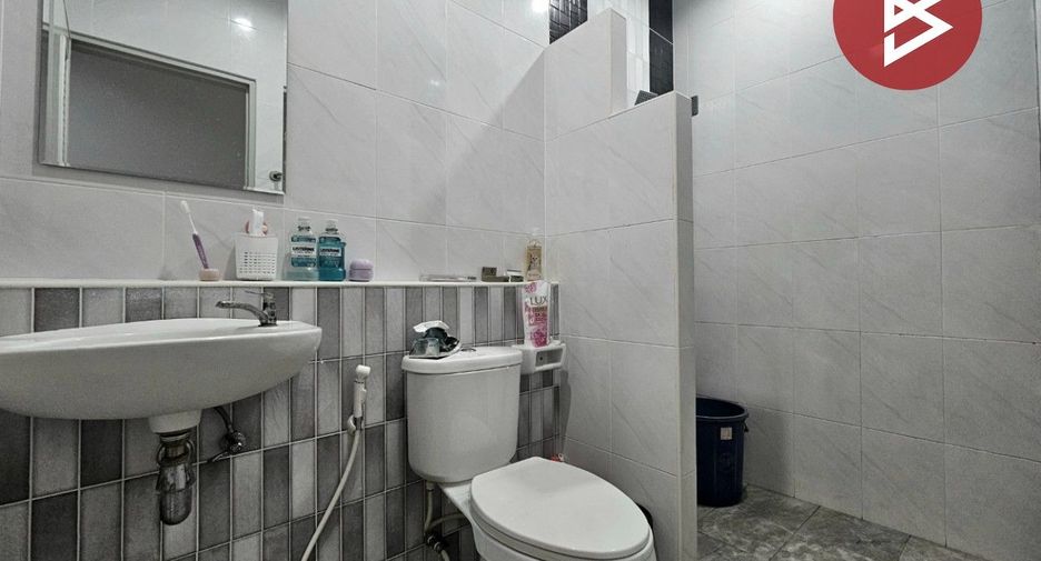 Reihenhaus zum Kauf mit 2 Zimmer in Mueang Chon Buri, Chonburi