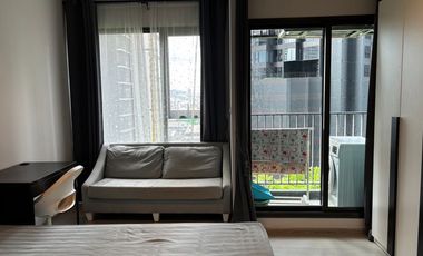 Condo en alquiler de 1 habitaciones en Huai Khwang, Bangkok
