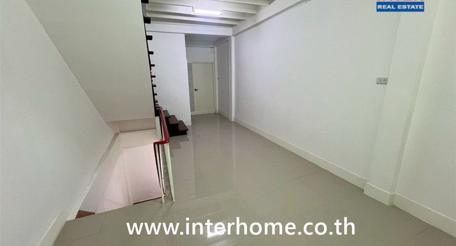 Gewerbefläche zum Kauf mit 4 Zimmer in Rat Burana, Bangkok