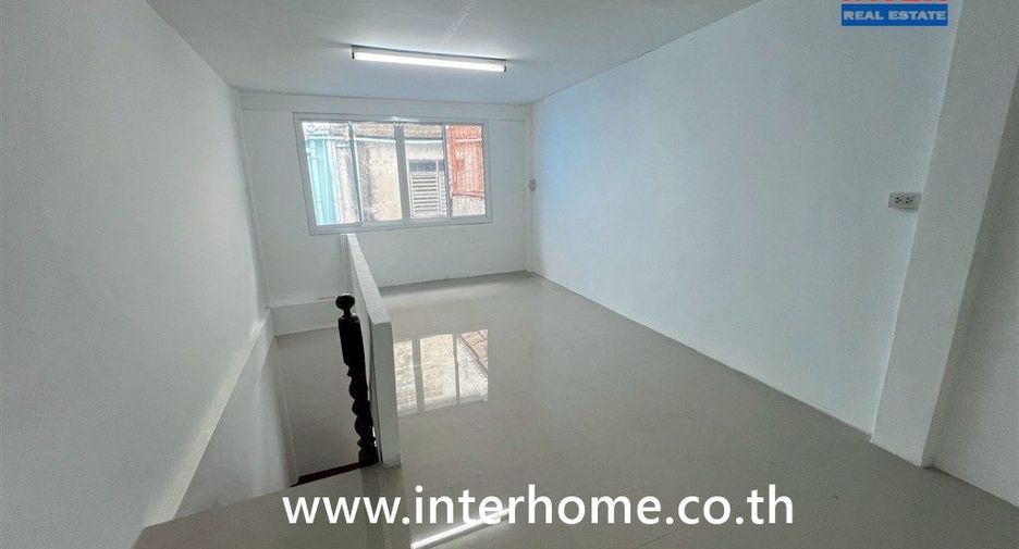 Gewerbefläche zum Kauf mit 4 Zimmer in Rat Burana, Bangkok
