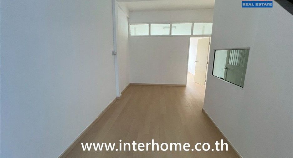 Gewerbefläche zum Kauf mit 4 Zimmer in Rat Burana, Bangkok