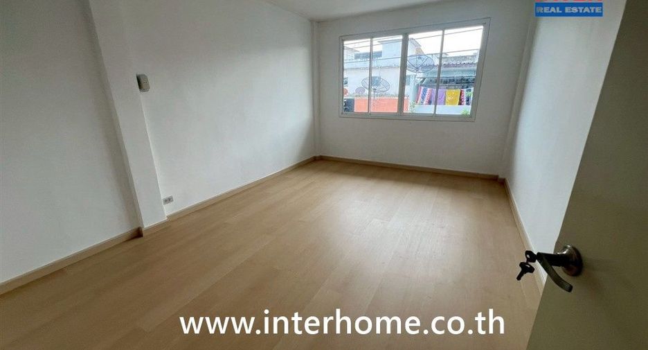 Gewerbefläche zum Kauf mit 4 Zimmer in Rat Burana, Bangkok
