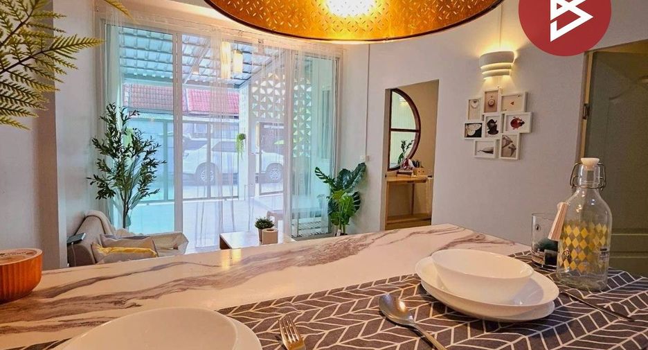 Casa adosada en venta de 2 habitaciones en Thanyaburi, Pathum Thani