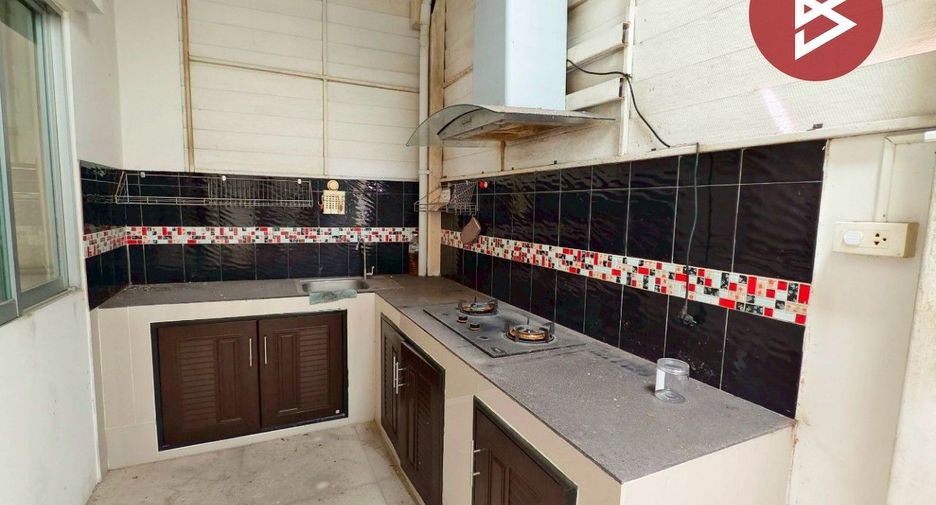 For sale 2 bedrooms townhouse in Mueang Samut Sakhon, Samut Sakhon