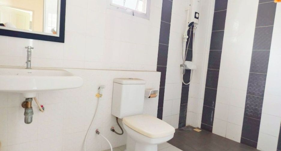 For sale 2 bedrooms townhouse in Mueang Samut Sakhon, Samut Sakhon