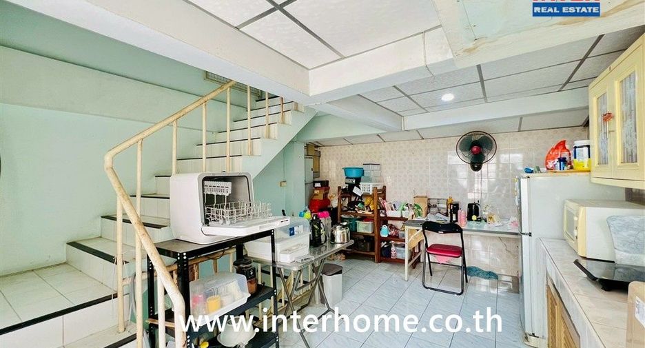 À vendre 6 chambres local commercial à Wang Thonglang, Bangkok