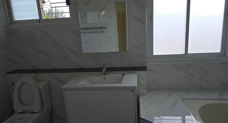 For sale 6 bedrooms house in Mueang Chiang Mai, Chiang Mai