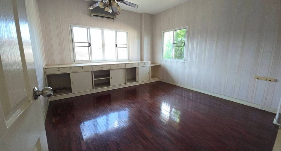For sale 6 bedrooms house in Mueang Chiang Mai, Chiang Mai
