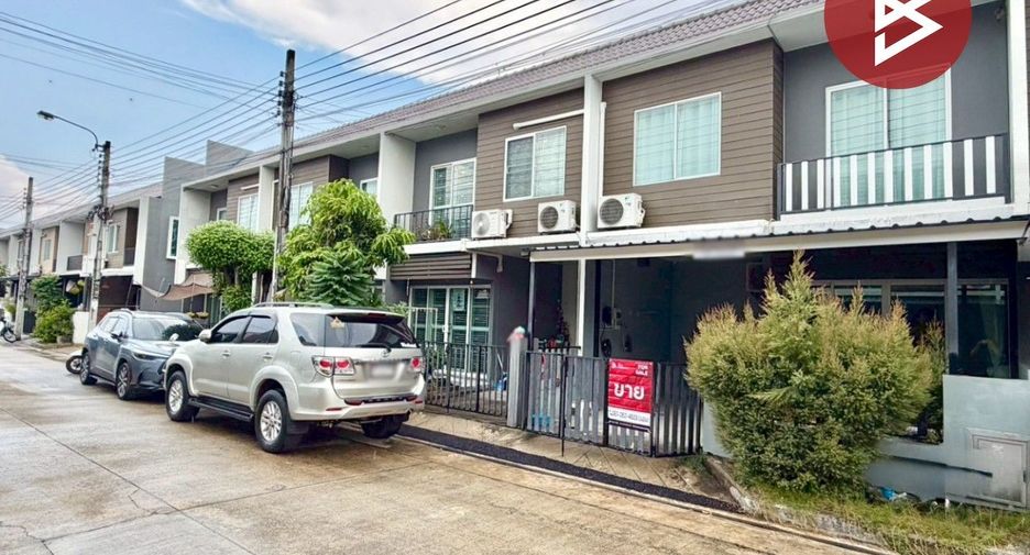 出售 3 卧室 联排别墅 在 Khlong Sam Wa, 曼谷