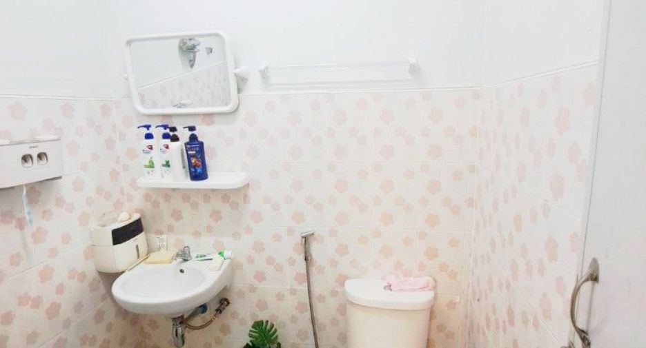 For sale 2 bedrooms townhouse in Mueang Chon Buri, Chonburi
