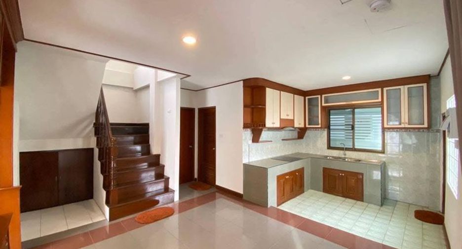 Продажа 4 спальни дом в Mueang Chon Buri, Чонбури