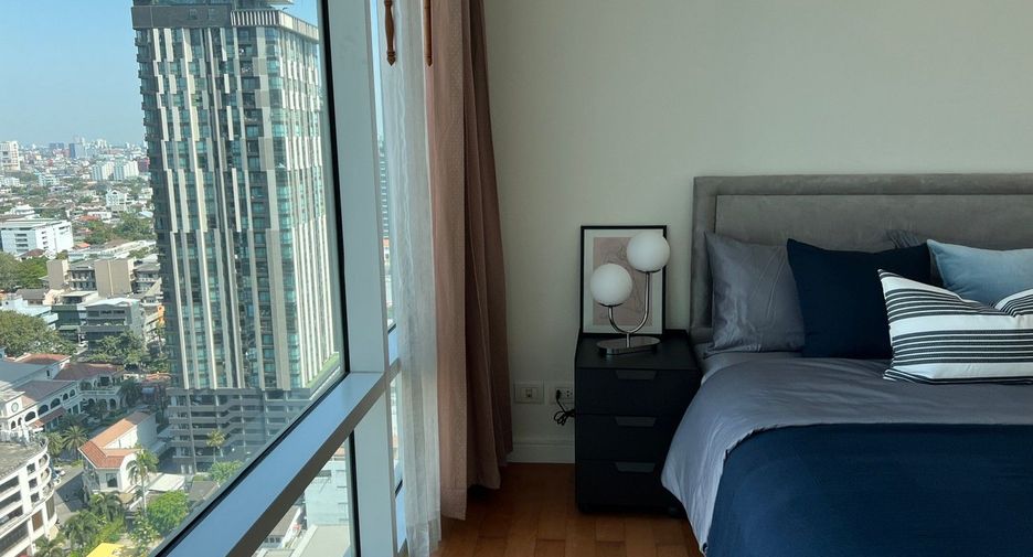 For rent 2 bedrooms condo in Khlong Toei, Bangkok