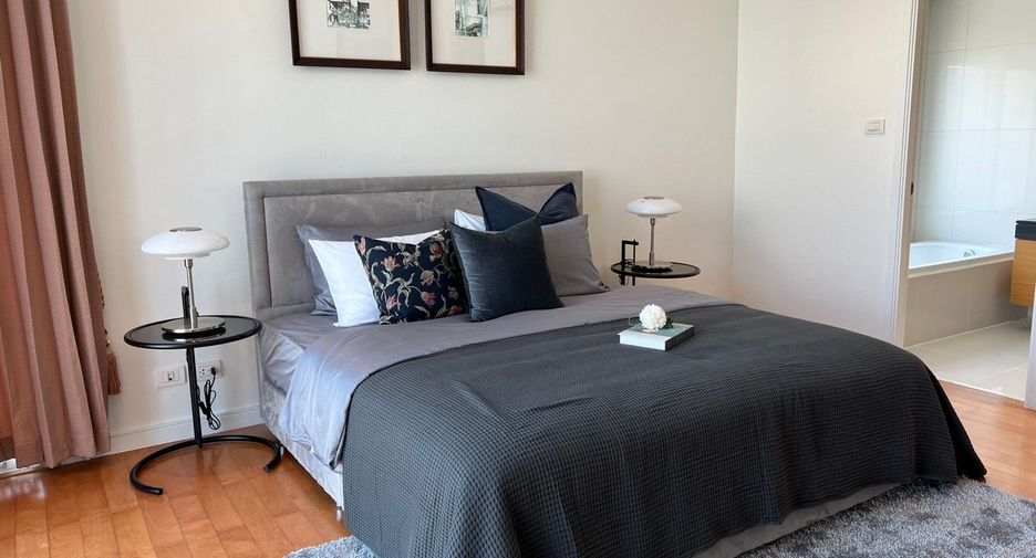 For rent 2 bedrooms condo in Khlong Toei, Bangkok