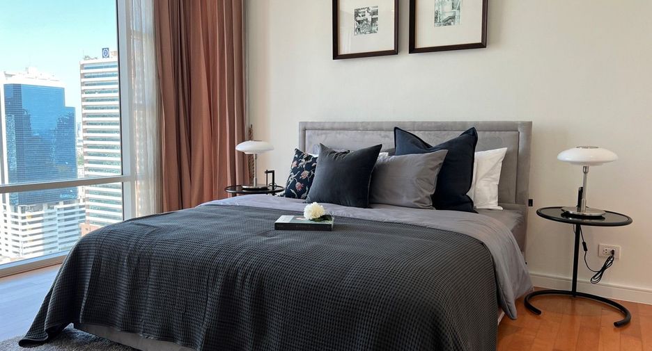 For rent 2 bedrooms condo in Khlong Toei, Bangkok