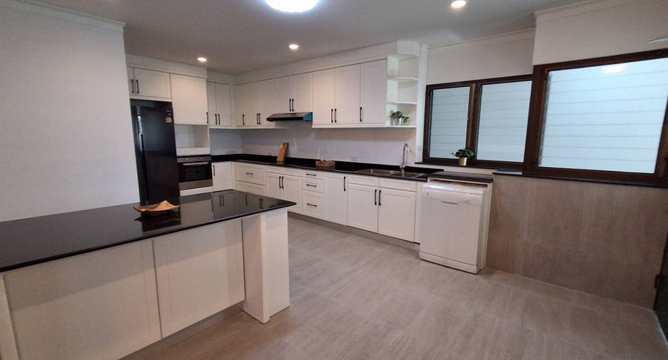 For rent 4 ベッドルーム apartment in Khlong Toei, Bangkok