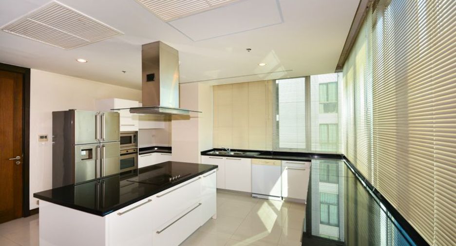 For rent 5 ベッドルーム apartment in Khlong Toei, Bangkok