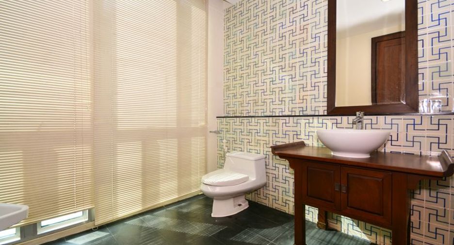 For rent 5 ベッドルーム apartment in Khlong Toei, Bangkok