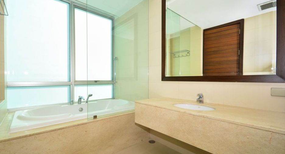 For rent 5 ベッドルーム apartment in Khlong Toei, Bangkok