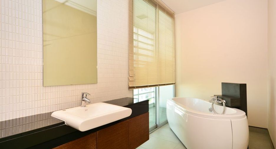 For rent 5 ベッドルーム apartment in Khlong Toei, Bangkok